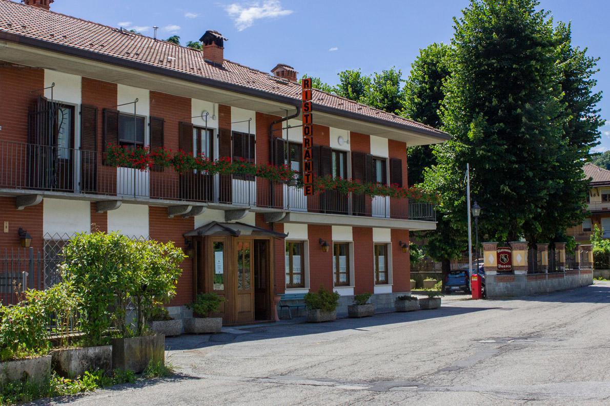 Ristorante Buasca Hotel Cuorgnè Eksteriør billede